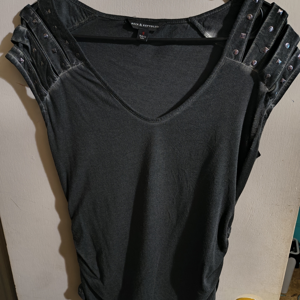 Rock & Republic Women's Black Stud-Detail V-Neck Top